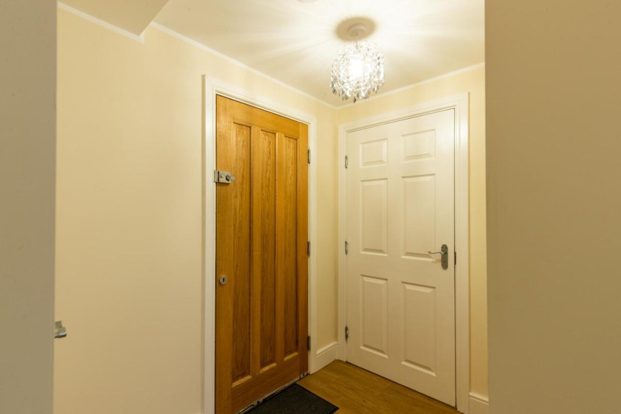 Velvet 2-Bedroom Apartment, Clockhouse, Hoddesdon Exterior foto